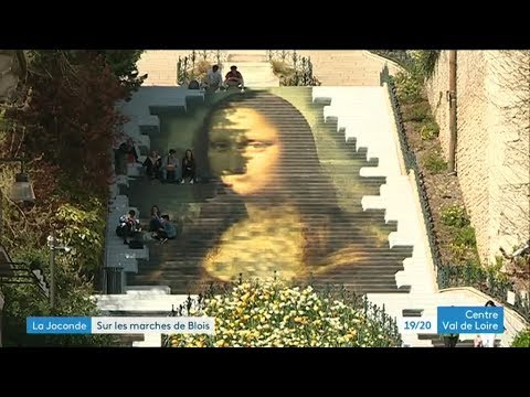 Blois : reconstitution de la Joconde sur un escalier