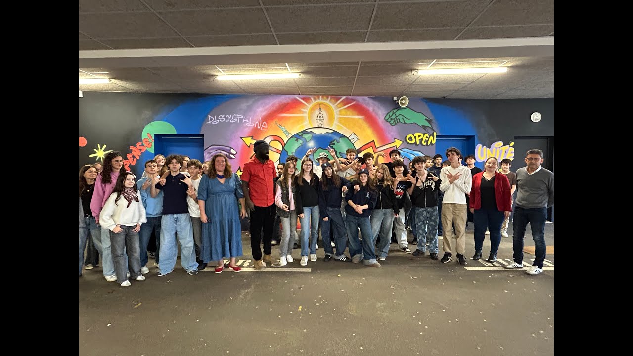 CLIP OFFICIEL - L'ouverture au monde